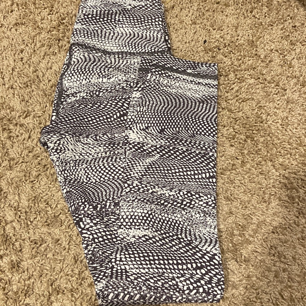 Lululemon size 4 in great condition!!